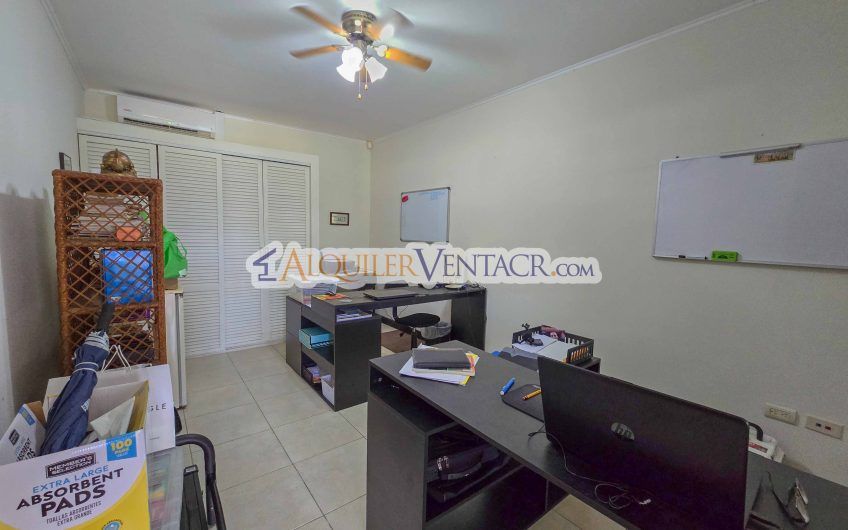 Hacienda Los Reyes La Guácima! Casa de Un Nivel con 1.252 m2 de lote