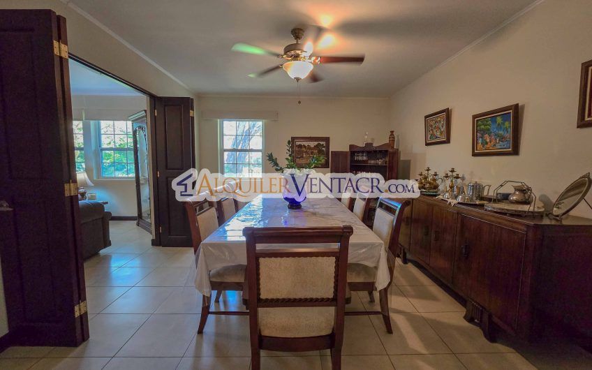 Hacienda Los Reyes La Guácima! Casa de Un Nivel con 1.252 m2 de lote