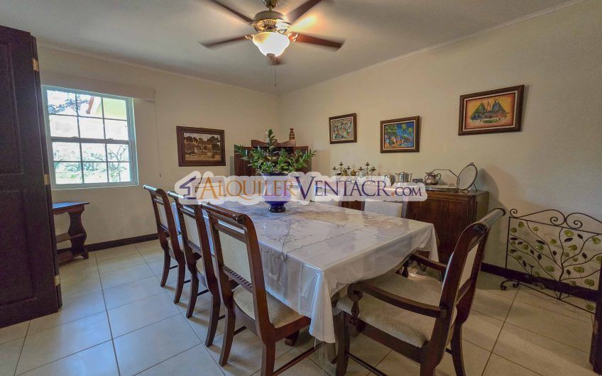 Hacienda Los Reyes La Guácima! Casa de Un Nivel con 1.252 m2 de lote