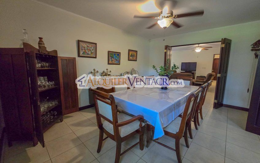 Hacienda Los Reyes La Guácima! Casa de Un Nivel con 1.252 m2 de lote