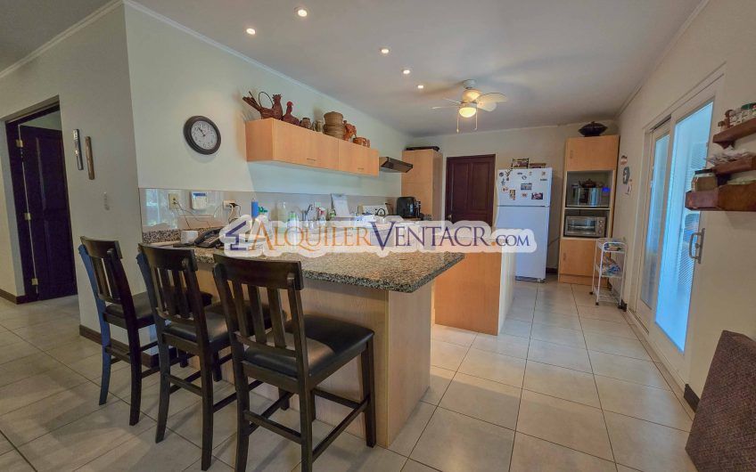 Hacienda Los Reyes La Guácima! Casa de Un Nivel con 1.252 m2 de lote