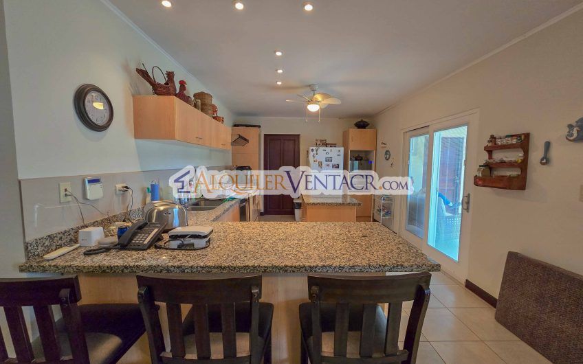 Hacienda Los Reyes La Guácima! Casa de Un Nivel con 1.252 m2 de lote