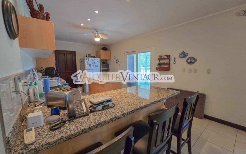 Hacienda Los Reyes La Guácima! Casa de Un Nivel con 1.252 m2 de lote