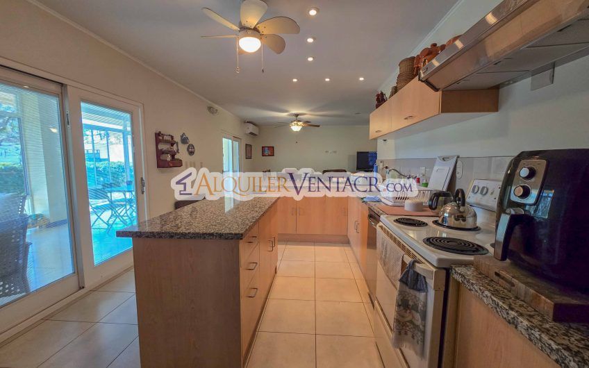 Hacienda Los Reyes La Guácima! Casa de Un Nivel con 1.252 m2 de lote