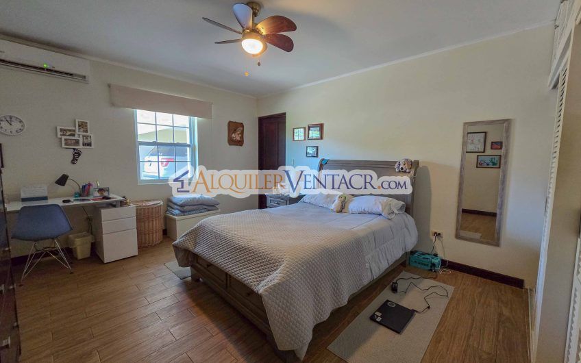Hacienda Los Reyes La Guácima! Casa de Un Nivel con 1.252 m2 de lote