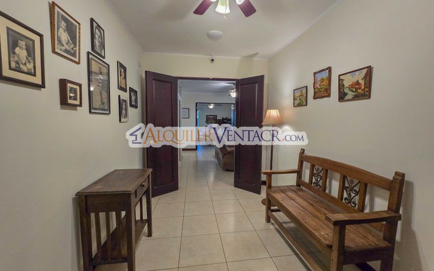 Hacienda Los Reyes La Guácima! Casa de Un Nivel con 1.252 m2 de lote