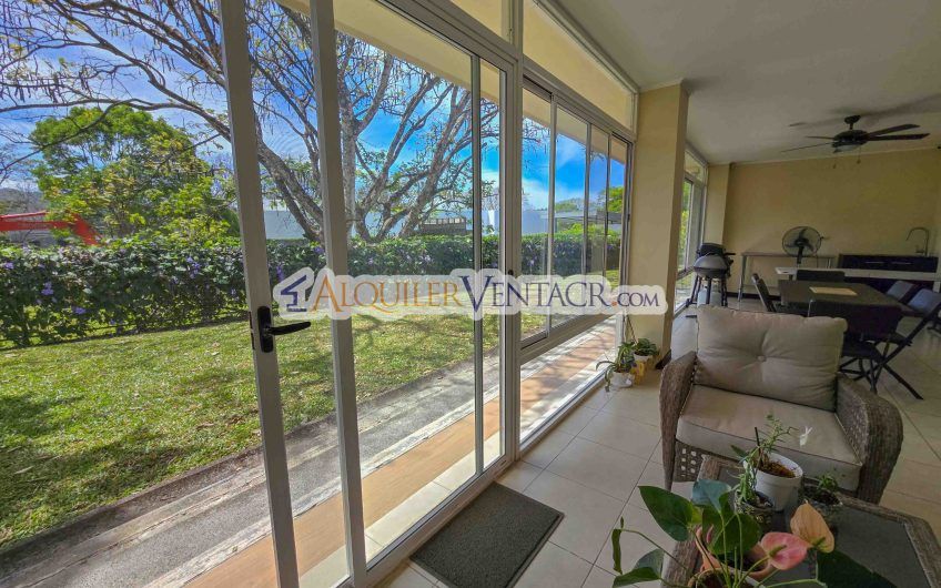 Hacienda Los Reyes La Guácima! Casa de Un Nivel con 1.252 m2 de lote