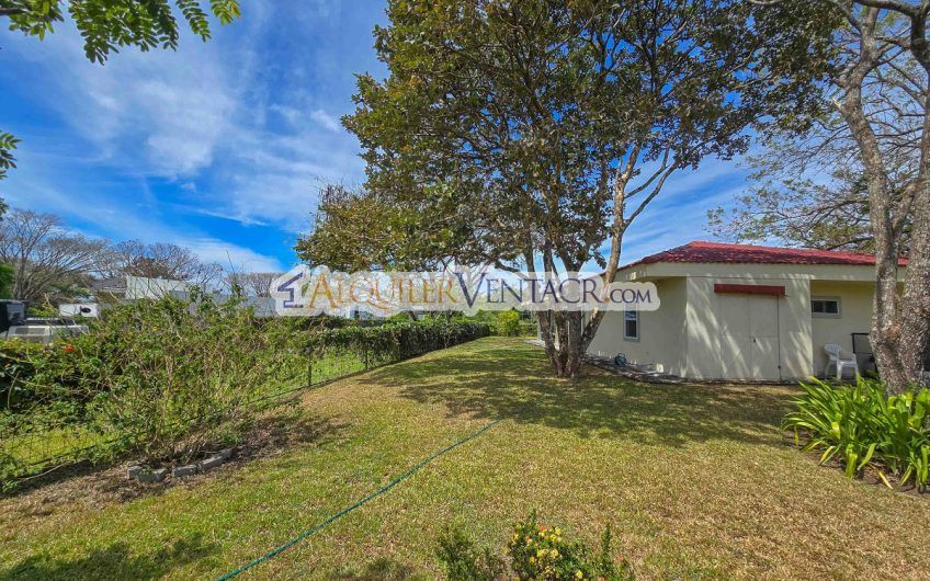 Hacienda Los Reyes La Guácima! Casa de Un Nivel con 1.252 m2 de lote