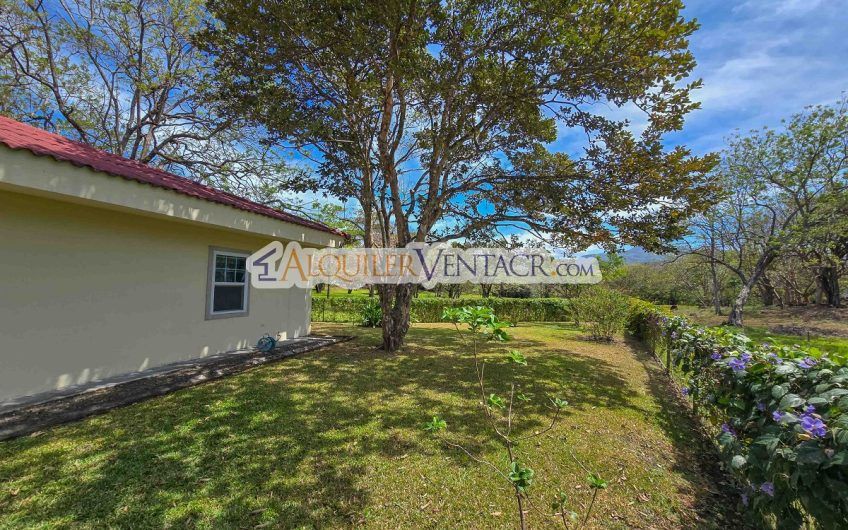 Hacienda Los Reyes La Guácima! Casa de Un Nivel con 1.252 m2 de lote