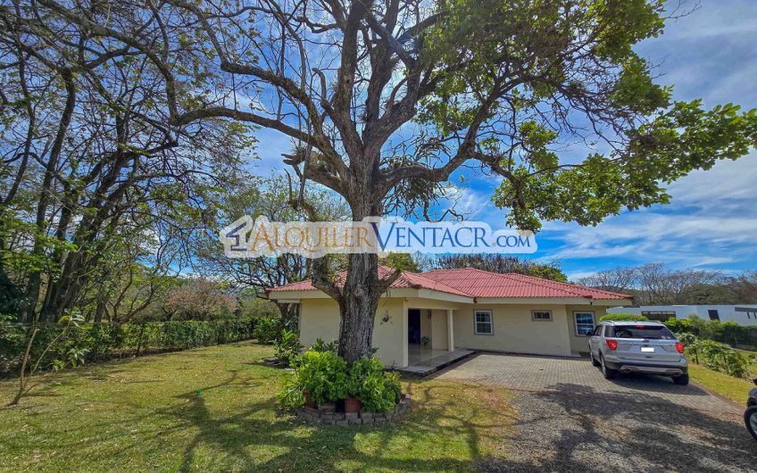 Hacienda Los Reyes La Guácima! Casa de Un Nivel con 1.252 m2 de lote