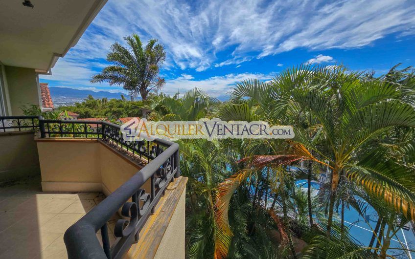 Condo de 523 m2 con 6 habit. + de servicio y jardín en Jaboncillos Escazú