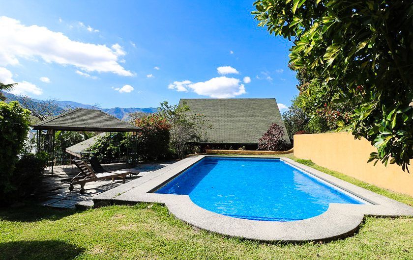 Condo estilo chalet con piscina y vista en Santa Ana Pozos