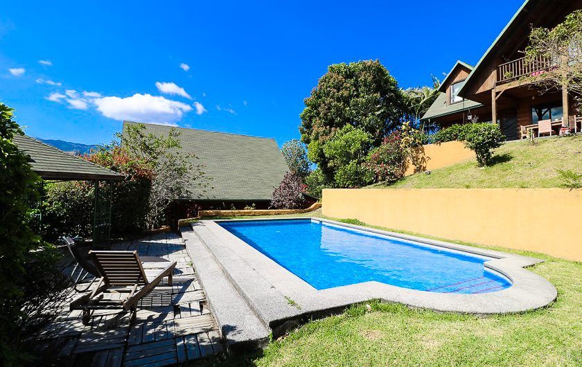 Condo estilo chalet con piscina y vista en Santa Ana Pozos