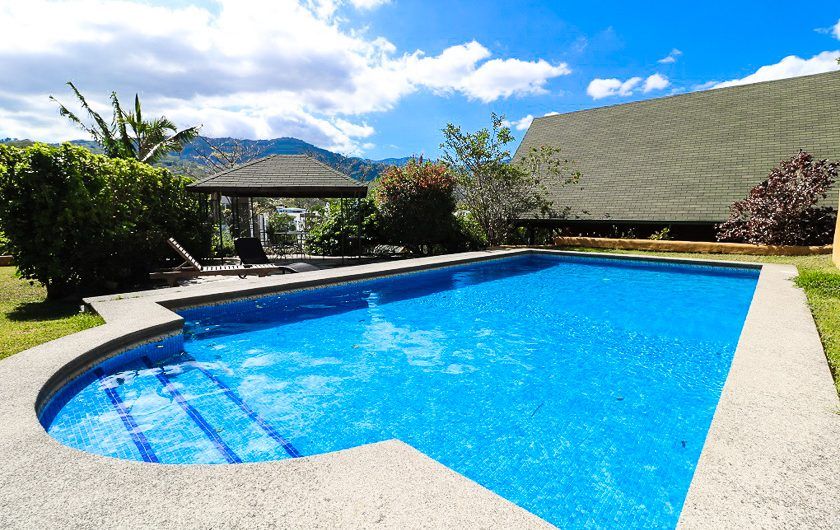 Condo estilo chalet con piscina y vista en Santa Ana Pozos