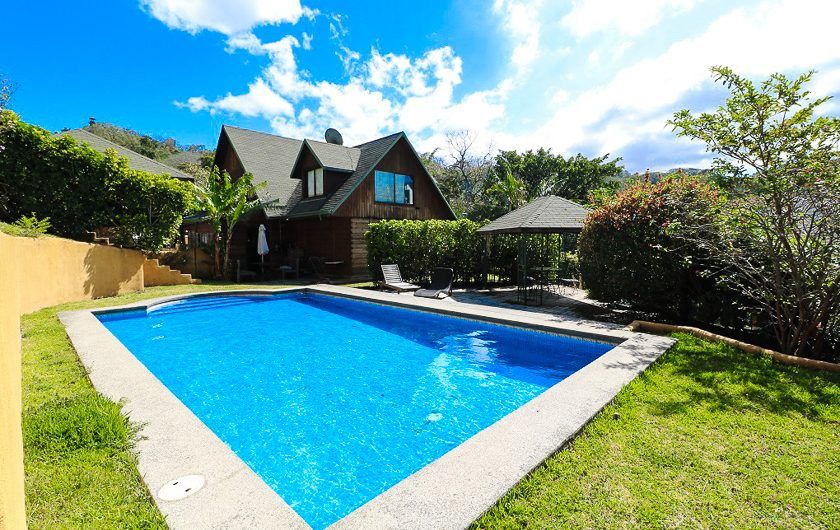 Condo estilo chalet con piscina y vista en Santa Ana Pozos