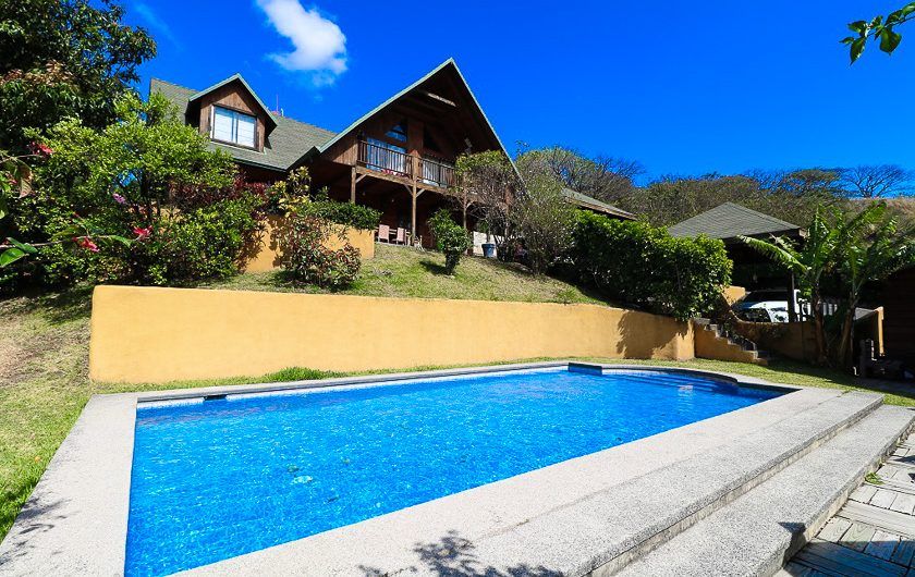 Condo estilo chalet con piscina y vista en Santa Ana Pozos