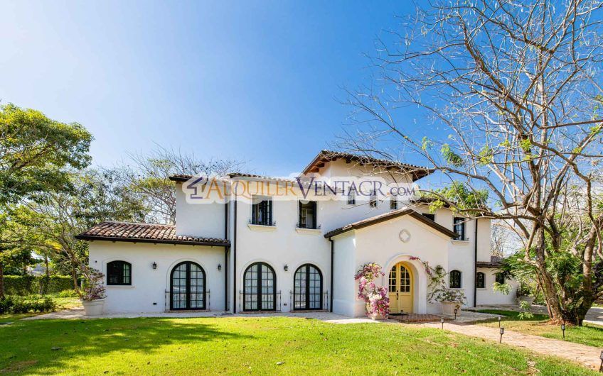 Hacienda Pinilla Tamarindo Guanacaste! Casa de 454 m2 con 1.630 m2 lote