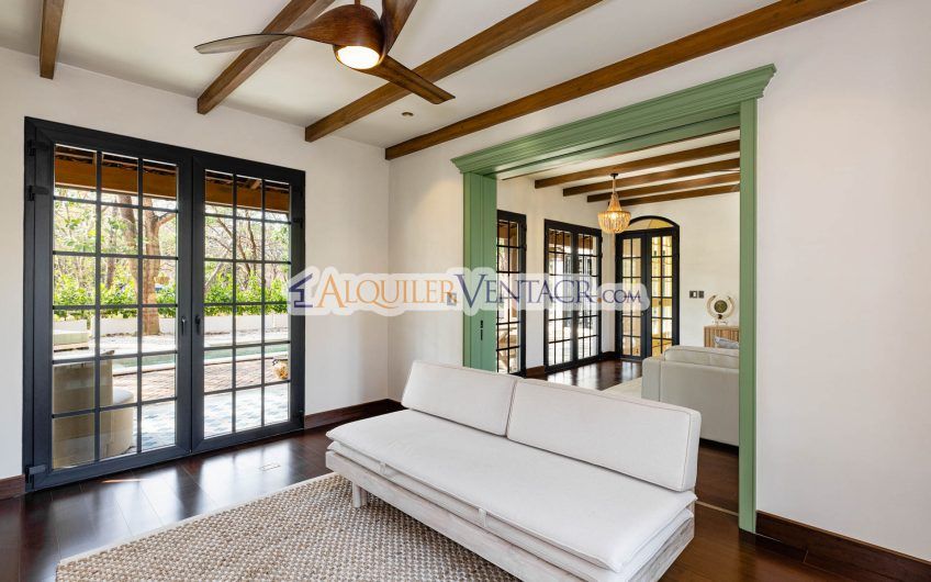 Hacienda Pinilla Tamarindo Guanacaste! Casa de 454 m2 con 1.630 m2 lote