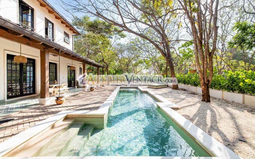 Hacienda Pinilla Tamarindo Guanacaste! Casa de 454 m2 con 1.630 m2 lote