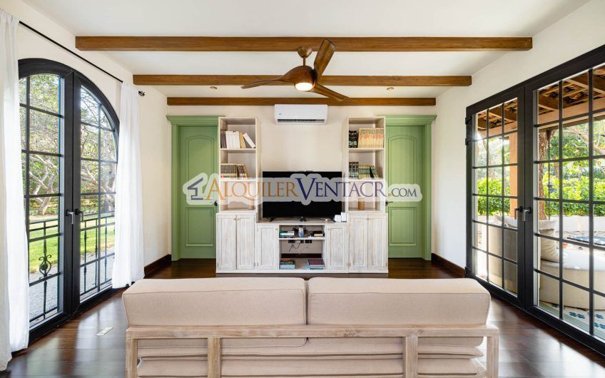 Hacienda Pinilla Tamarindo Guanacaste! Casa de 454 m2 con 1.630 m2 lote