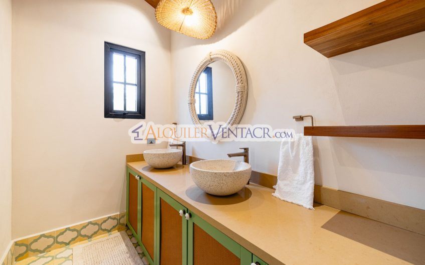 Hacienda Pinilla Tamarindo Guanacaste! Casa de 454 m2 con 1.630 m2 lote