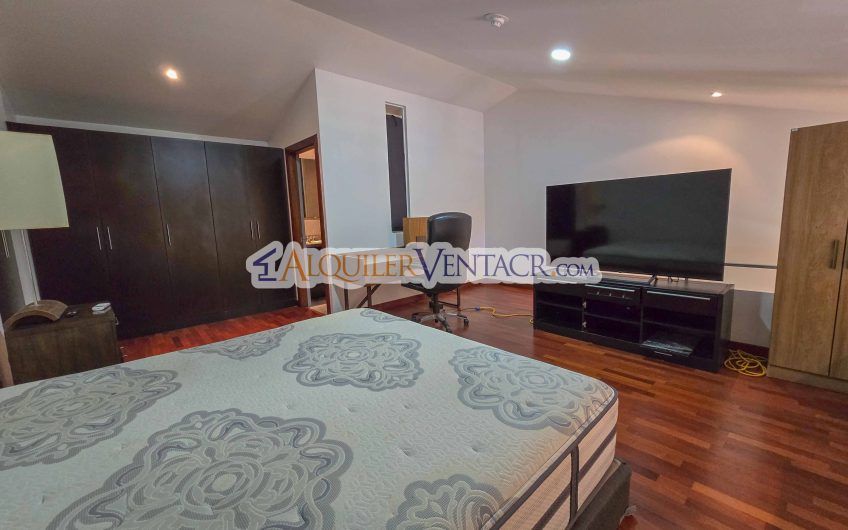 Via Nova Santa Ana Pozos! Penthouse amueblado con vista