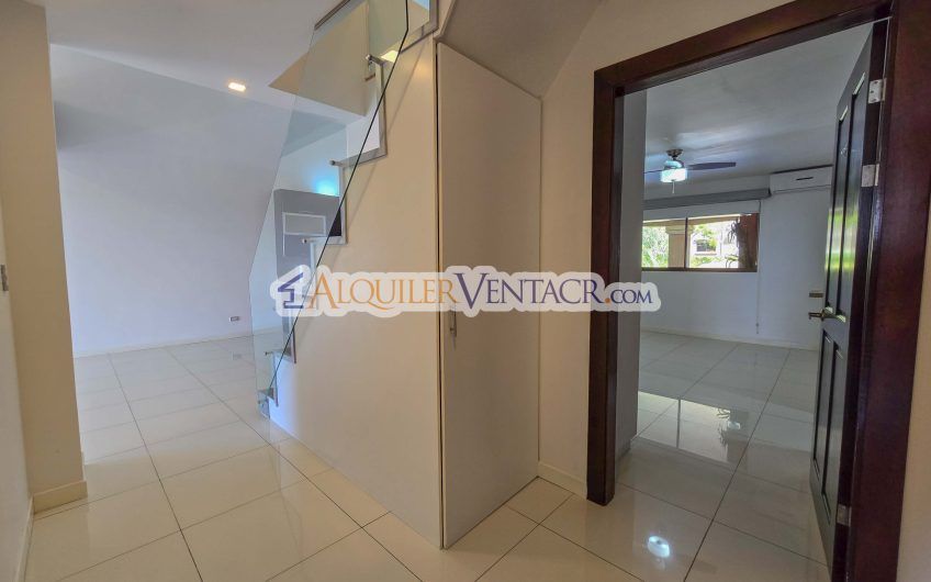 Via Nova Santa Ana Pozos! Penthouse con vista y línea blanca