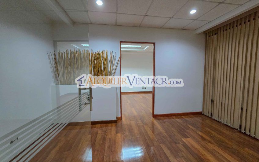 Oficina en Torres del Parque en Sabana Norte