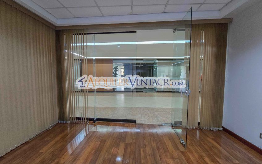 Oficina en Torres del Parque en Sabana Norte