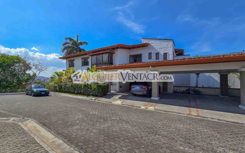 Condo de Un Nivel de 3 habit.+ de servicio en Bello Horizonte Escazú