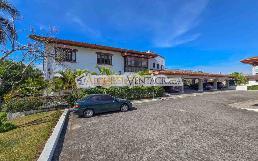 Condo de Un Nivel de 3 habit.+ de servicio en Bello Horizonte Escazú