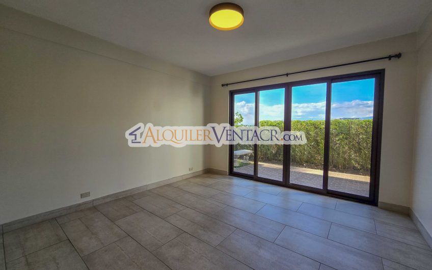 Condo de Un Nivel de 3 habit.+ de servicio en Bello Horizonte Escazú
