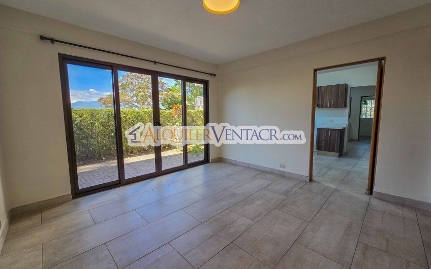 Condo de Un Nivel de 3 habit.+ de servicio en Bello Horizonte Escazú