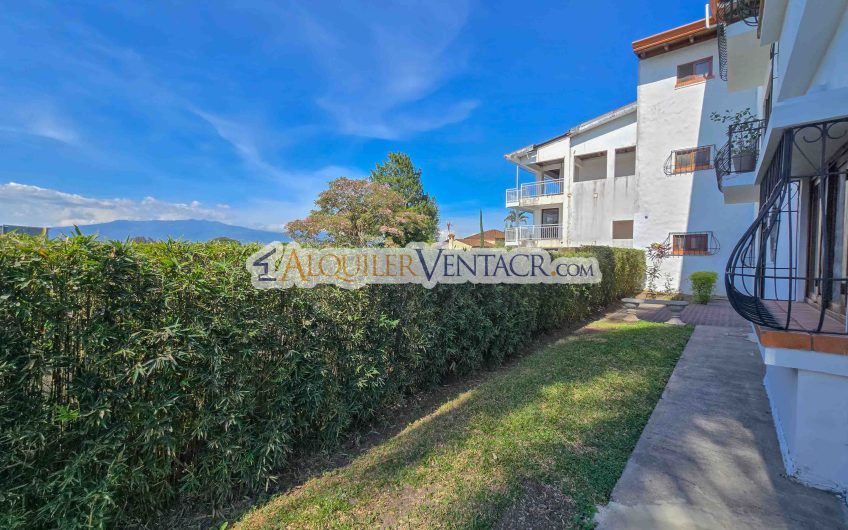 Condo de Un Nivel de 3 habit.+ de servicio en Bello Horizonte Escazú