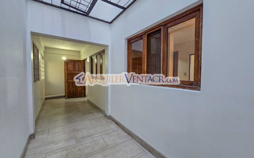 Condo de Un Nivel de 3 habit.+ de servicio en Bello Horizonte Escazú