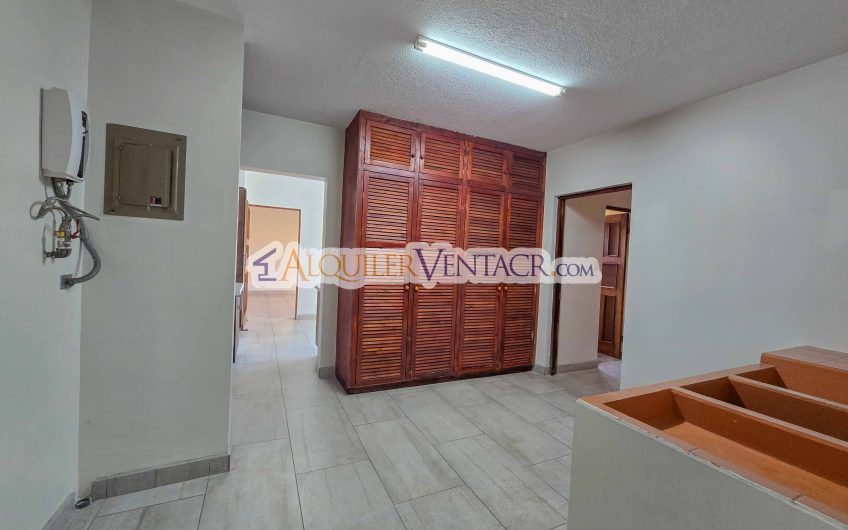 Condo de Un Nivel de 3 habit.+ de servicio en Bello Horizonte Escazú