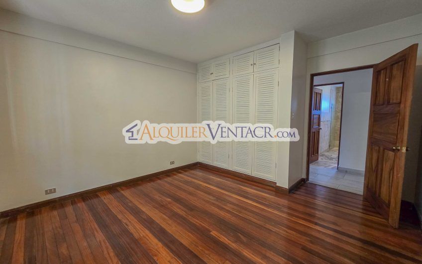 Condo de Un Nivel de 3 habit.+ de servicio en Bello Horizonte Escazú