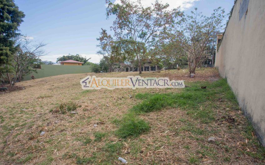 Jaboncillos Escazú! Lote plano de 2.640 m2