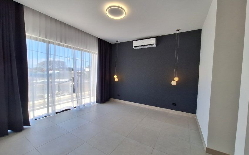 Para estrenar! Condo con jardín en Lindora Village Santa Ana
