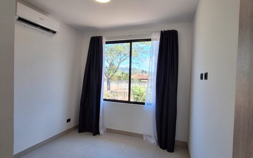 Para estrenar! Condo con jardín en Lindora Village Santa Ana