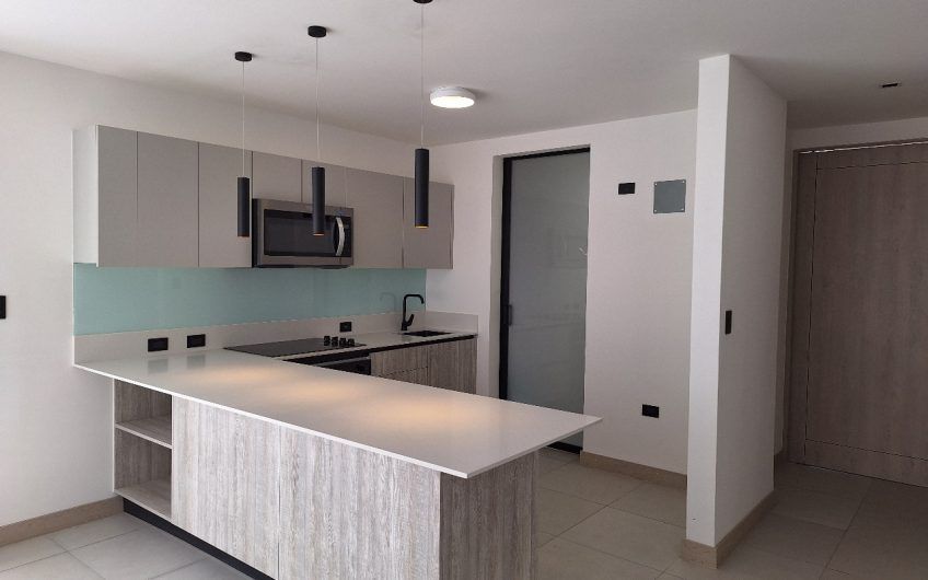 Para estrenar! Condo con jardín en Lindora Village Santa Ana