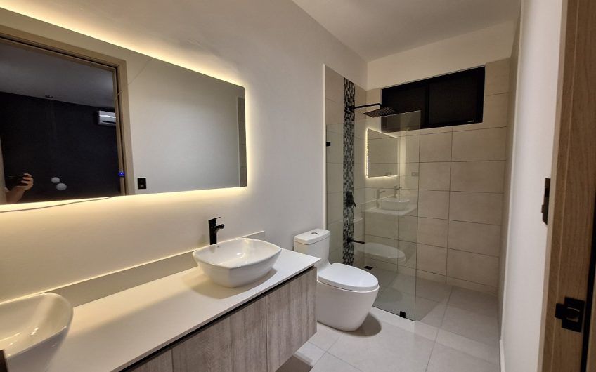 Para estrenar! Condo con jardín en Lindora Village Santa Ana