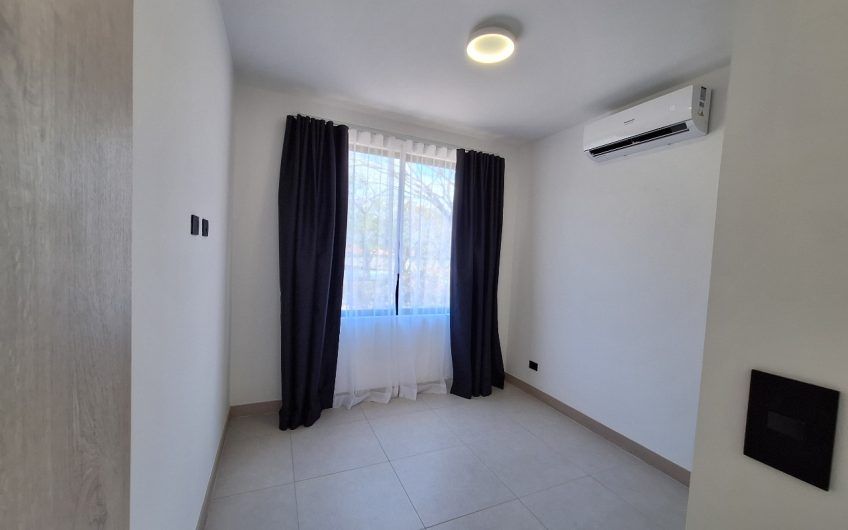 Para estrenar! Condo con jardín en Lindora Village Santa Ana