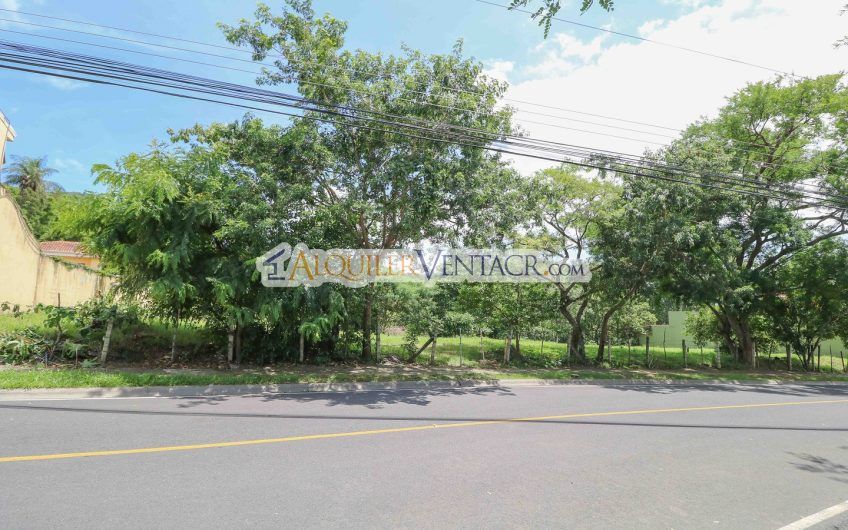 Jaboncillos Escazú! Lote plano de 2.640 m2