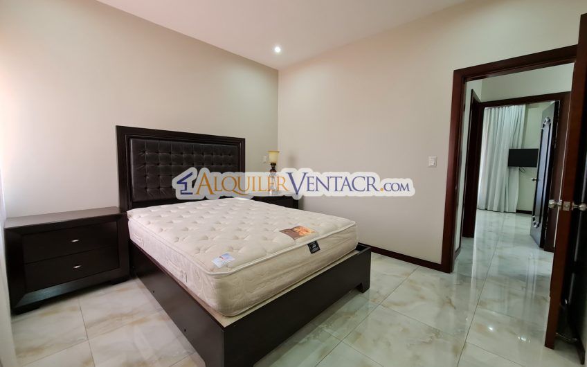 Apartamento amueblado de 3 habit. con terraza en San Rafael Escazú