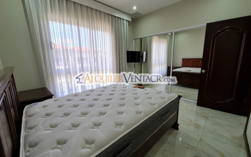 Apartamento amueblado de 3 habit. con terraza en San Rafael Escazú