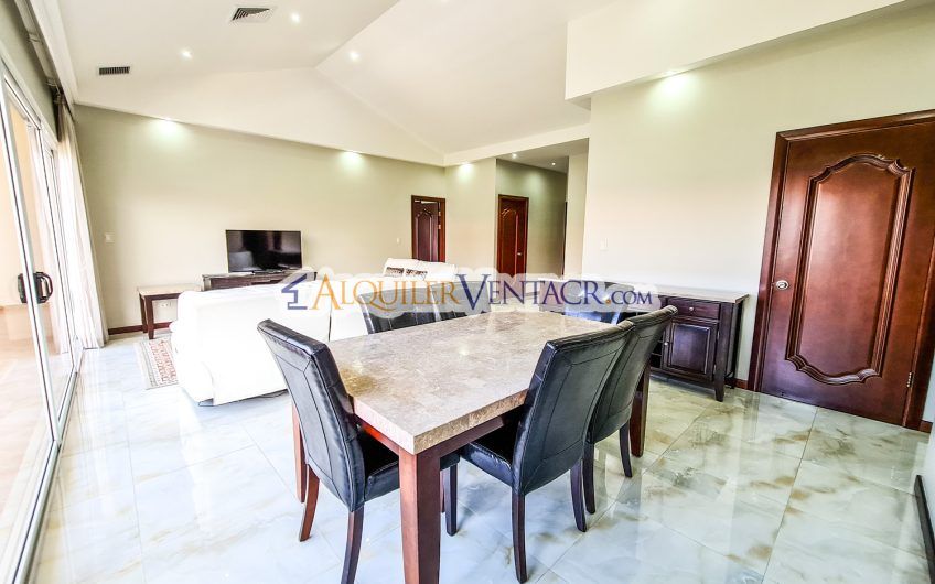 Apartamento amueblado de 3 habit. con terraza en San Rafael Escazú