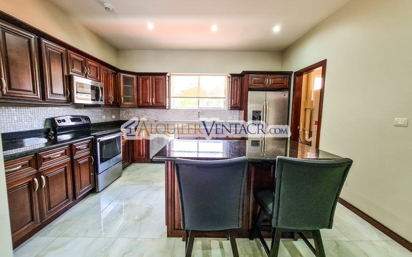 Apartamento amueblado de 3 habit. con terraza en San Rafael Escazú