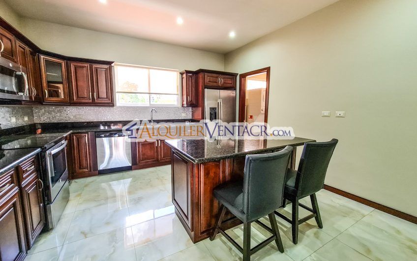 Apartamento amueblado de 3 habit. con terraza en San Rafael Escazú