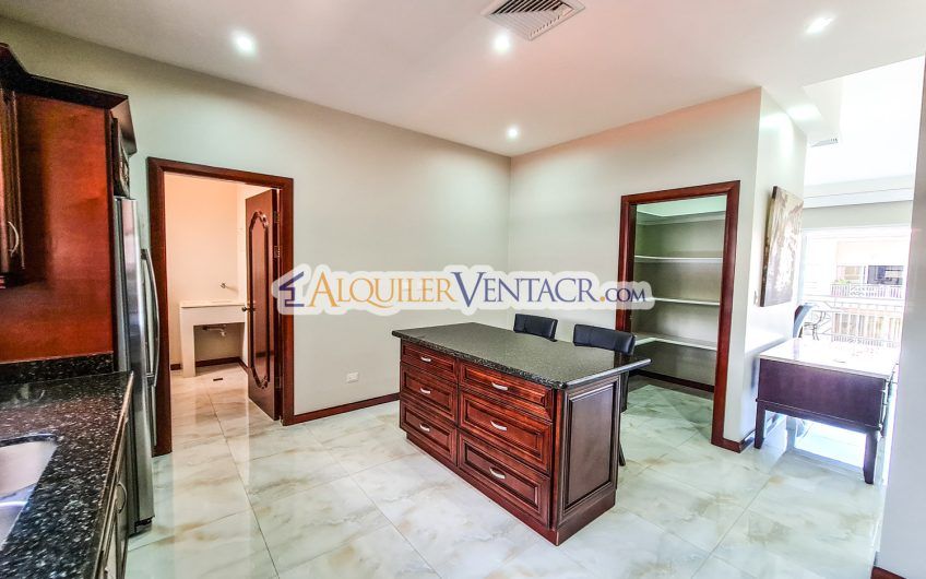 Apartamento amueblado de 3 habit. con terraza en San Rafael Escazú